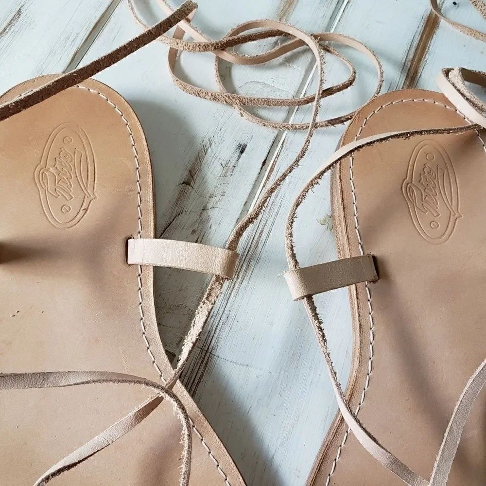 NEVER WORN TUTO HANDMADE LEATHER SANDALS SZ 7 - Picture 3 of 7
